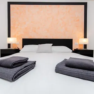Orange , Milano Italia